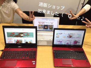 <p>今日で最後は寂し過ぎる。。。っと</p>
<p>涙した私の貴重な(笑)涙も次の瞬間には</p>
<p><br />「はい!じゃあ早速来月から始めましょう!!」</p>
<p>っと素晴らしい流れに♡</p>
<p>みなさん、お花の技術向上に意欲があります!スキルアップのプリザーブドフラワーアレンジメントの講座、スタートさせる事に決定しました。</p>