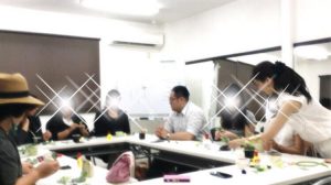 <p>10人いれば10個の作品ができあがりますので、お一人おひとりの個性がとても楽しく新鮮でもありました^^</p>
